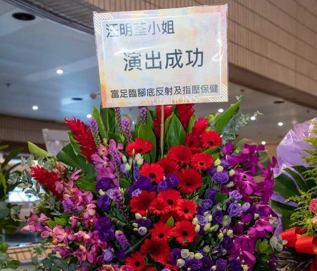 羅家英老驥伏櫪，汪明荃志在千里：這對(duì)愛(ài)侶點(diǎn)亮香港樂(lè)壇之光